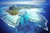 Underwater Waterfall’ Illusion at Mauritius Island